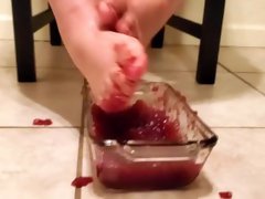 I Love Cranberry Sauce So Much, I Put My Feet In It! - Thanksgiving Food Play