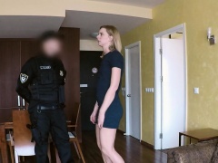 Robbed blonde gets help from fake cop