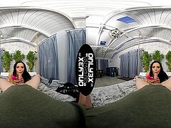 VR action with one glorious porn doll
